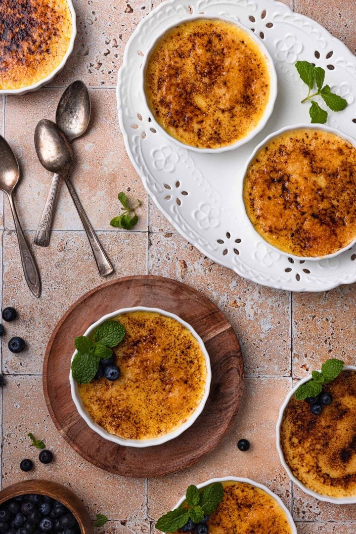 A photo of several Crème Brûlées.
