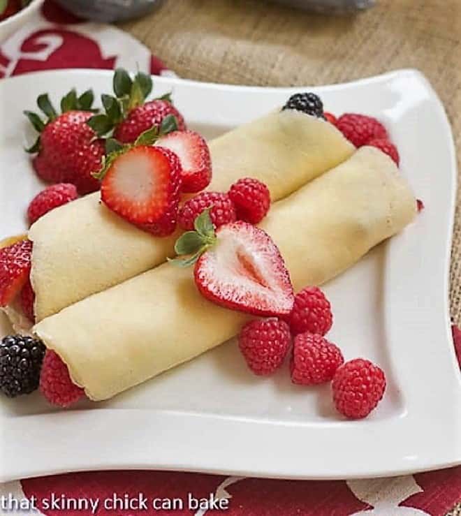 Delicious crêpes topped with berries