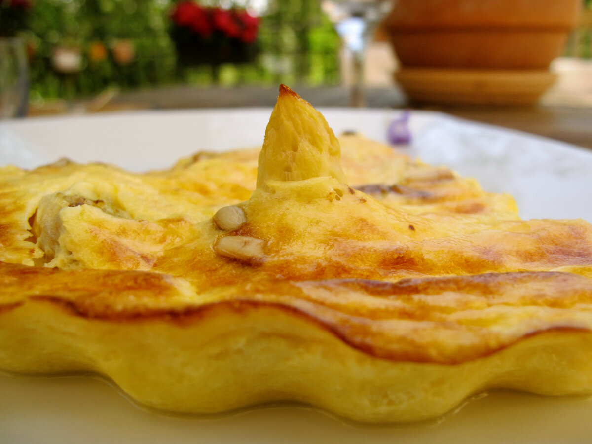 Sliced Golden Quiche Without Pastry