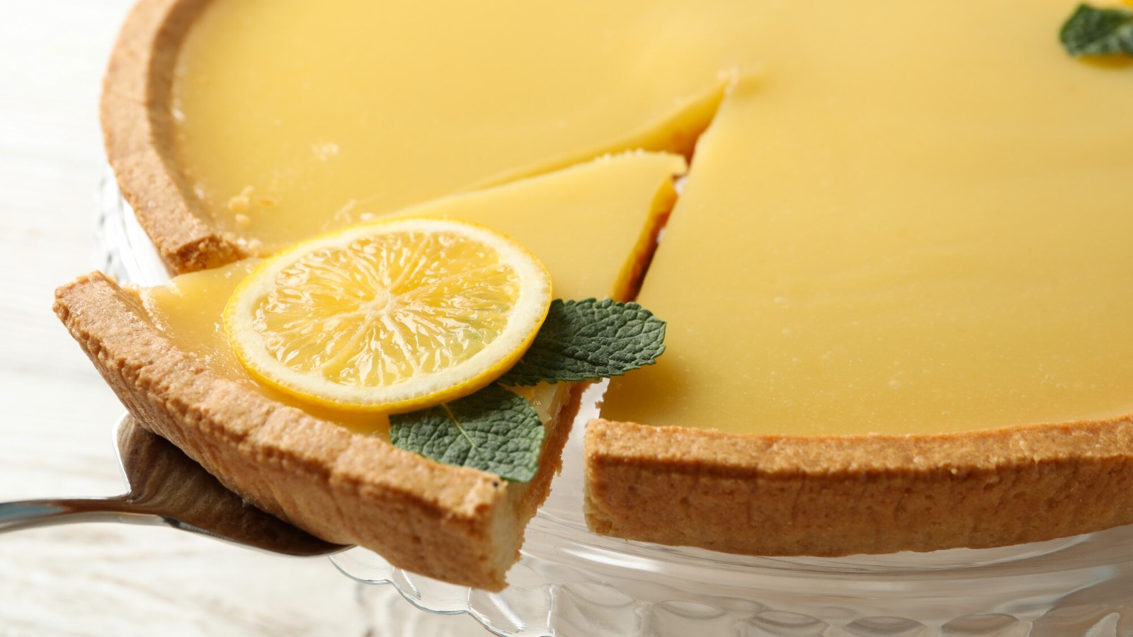 A vibrant lemon tart