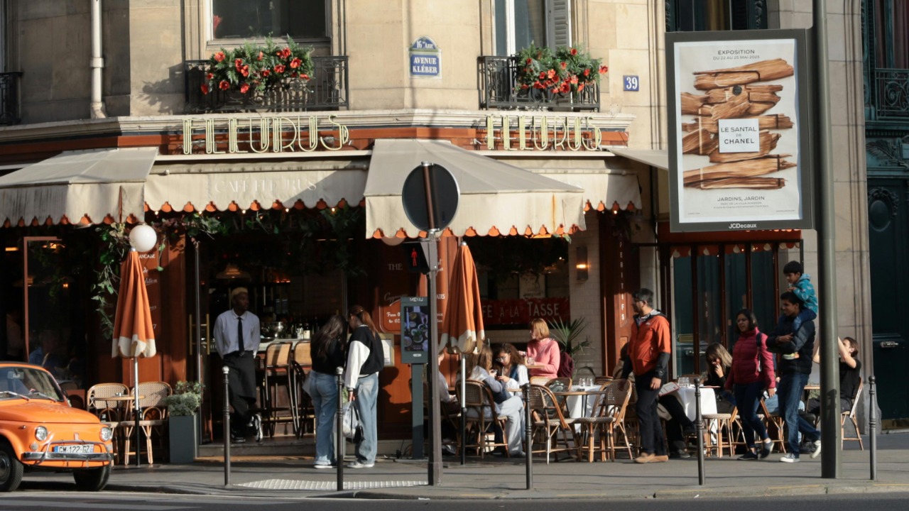 Café scene in France